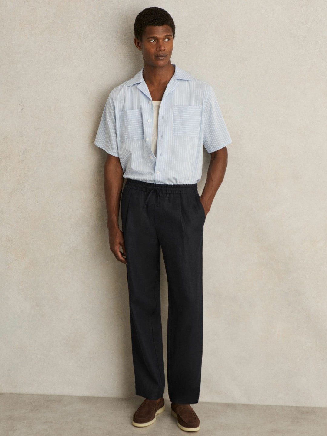 Men Linen Drawstring Relaxed-Fit Trousers in Navy