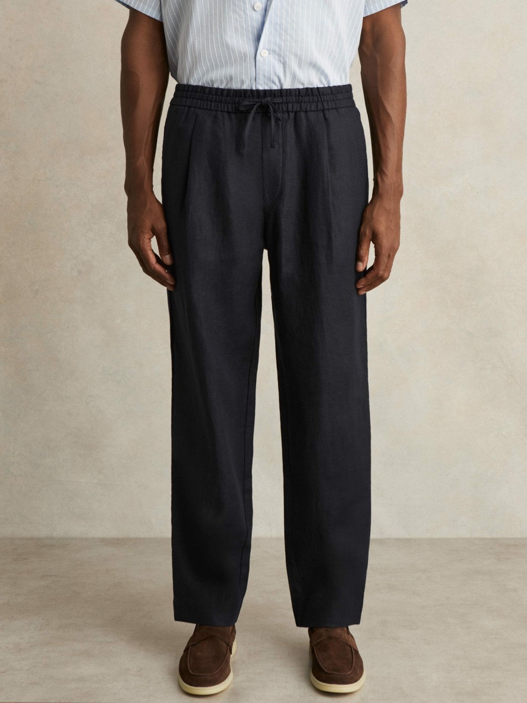 Men Linen Drawstring Relaxed-Fit Trousers in Navy