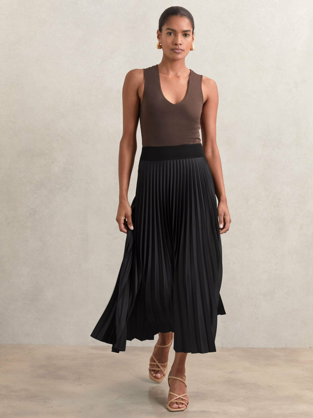 Women Pleated Midi Skirt in Black