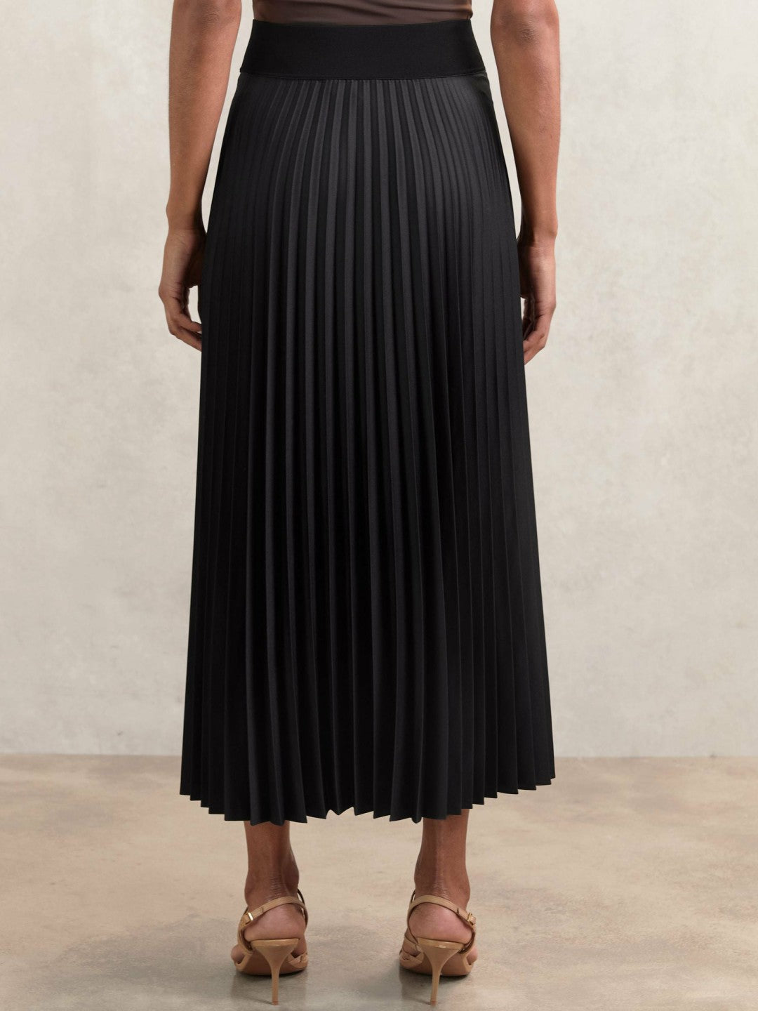 Women Pleated Midi Skirt in Black