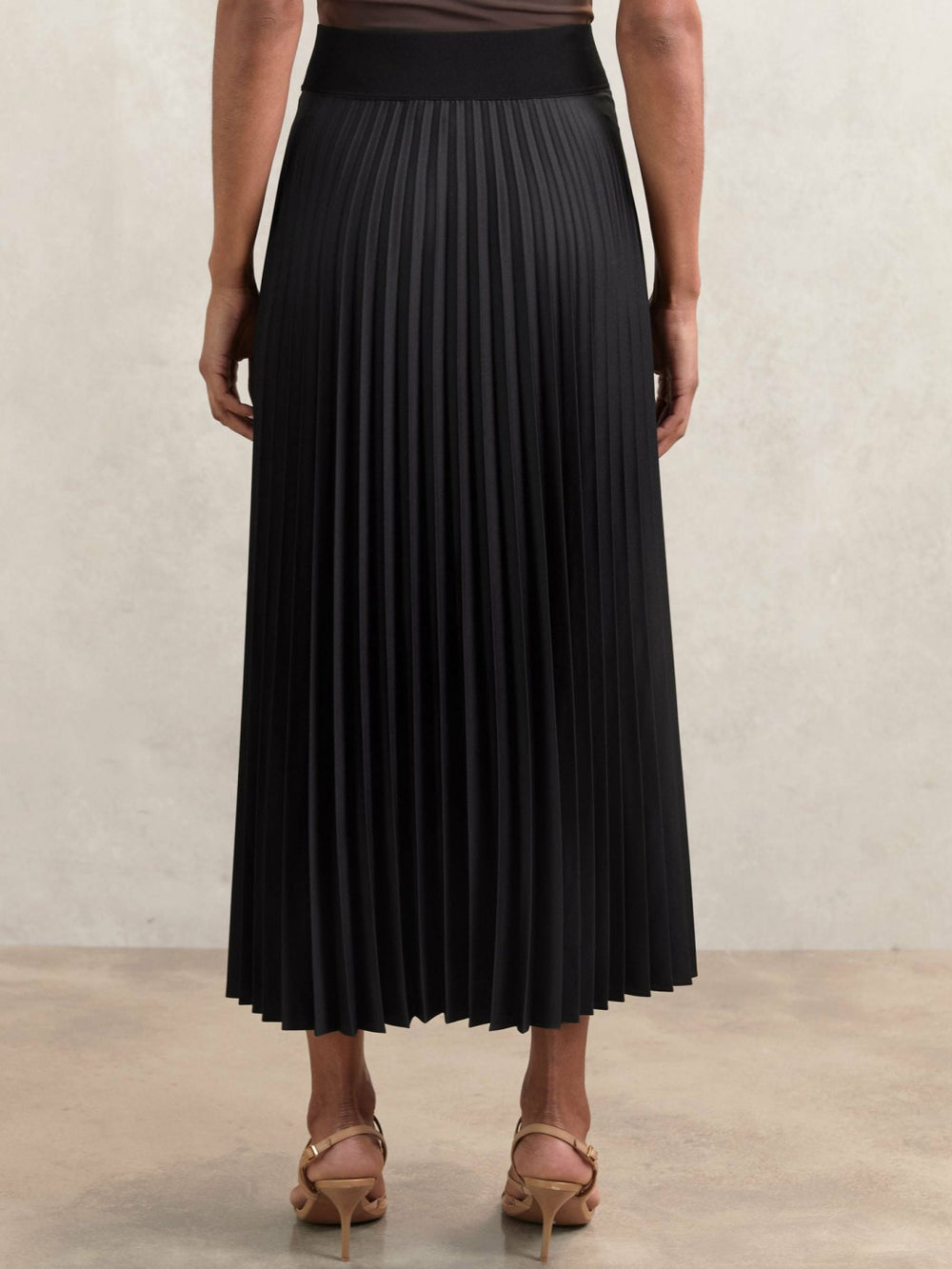 Women Pleated Midi Skirt in Black