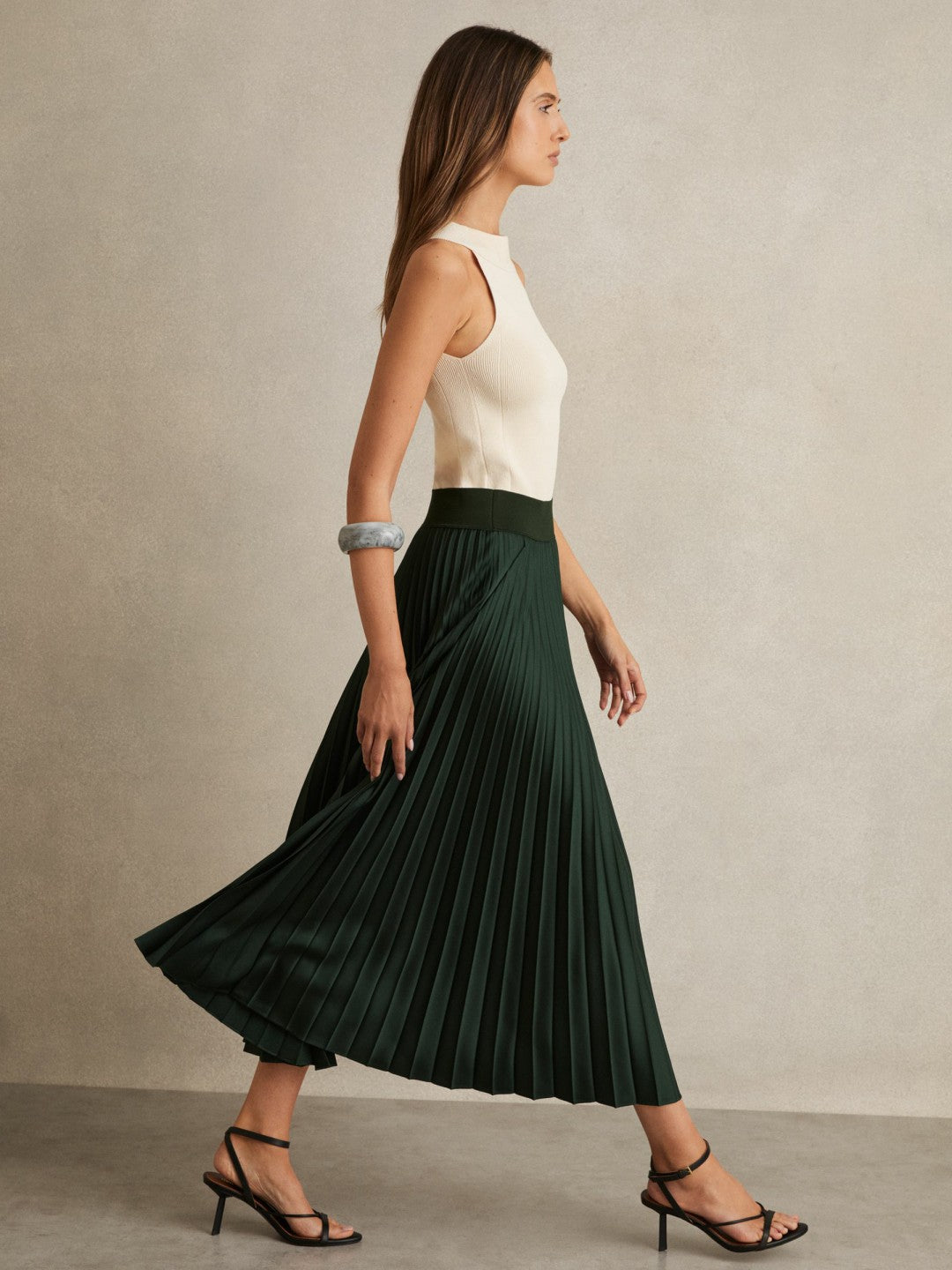Women Pleated Midi Skirt in Dark Green