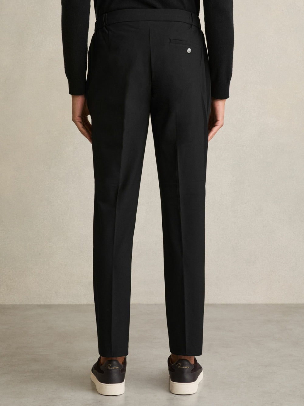Men Slim-Fit Internal-Drawstring Trousers in Black
