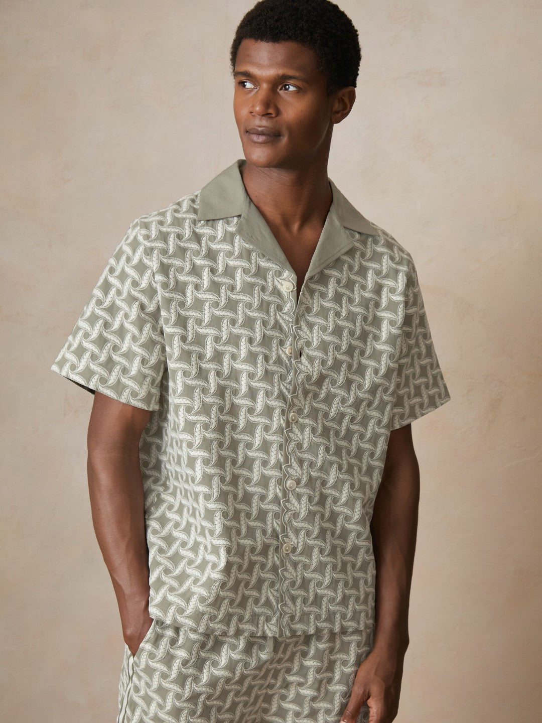 Men | Ché Motif-Embroidered Shirt in Sage/White