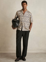Men Wave Print Cuban Collar Shirt in Off White/Navy