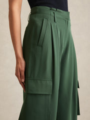 Women Wide-Leg Pleated Cargo Trousers in Green