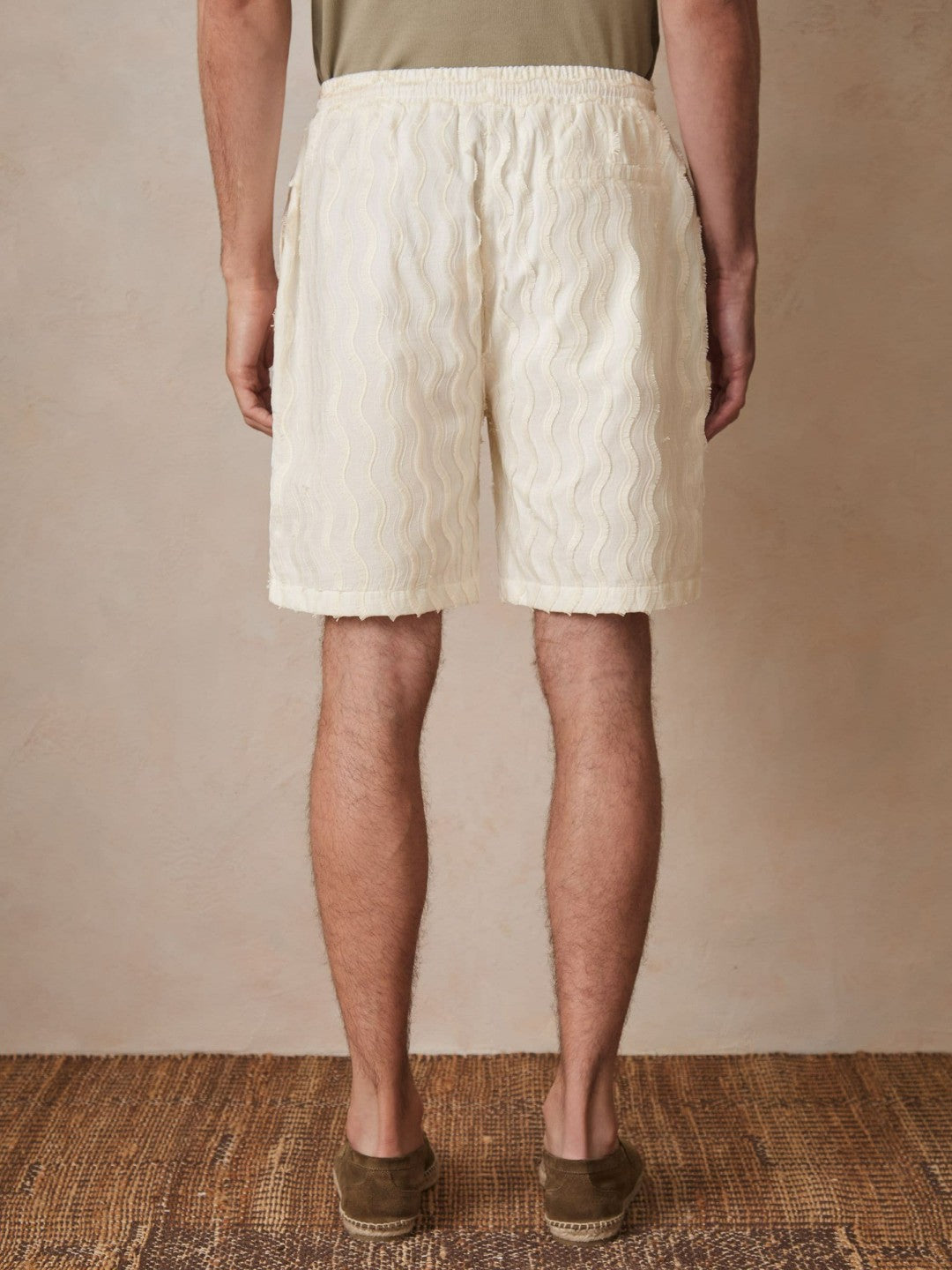Men | Ché Fringed-Wave Shorts in Off White