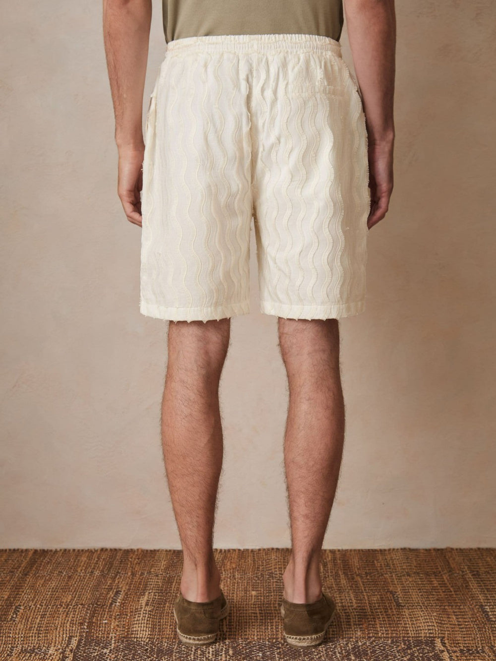 Men | Ché Fringed-Wave Shorts in Off White