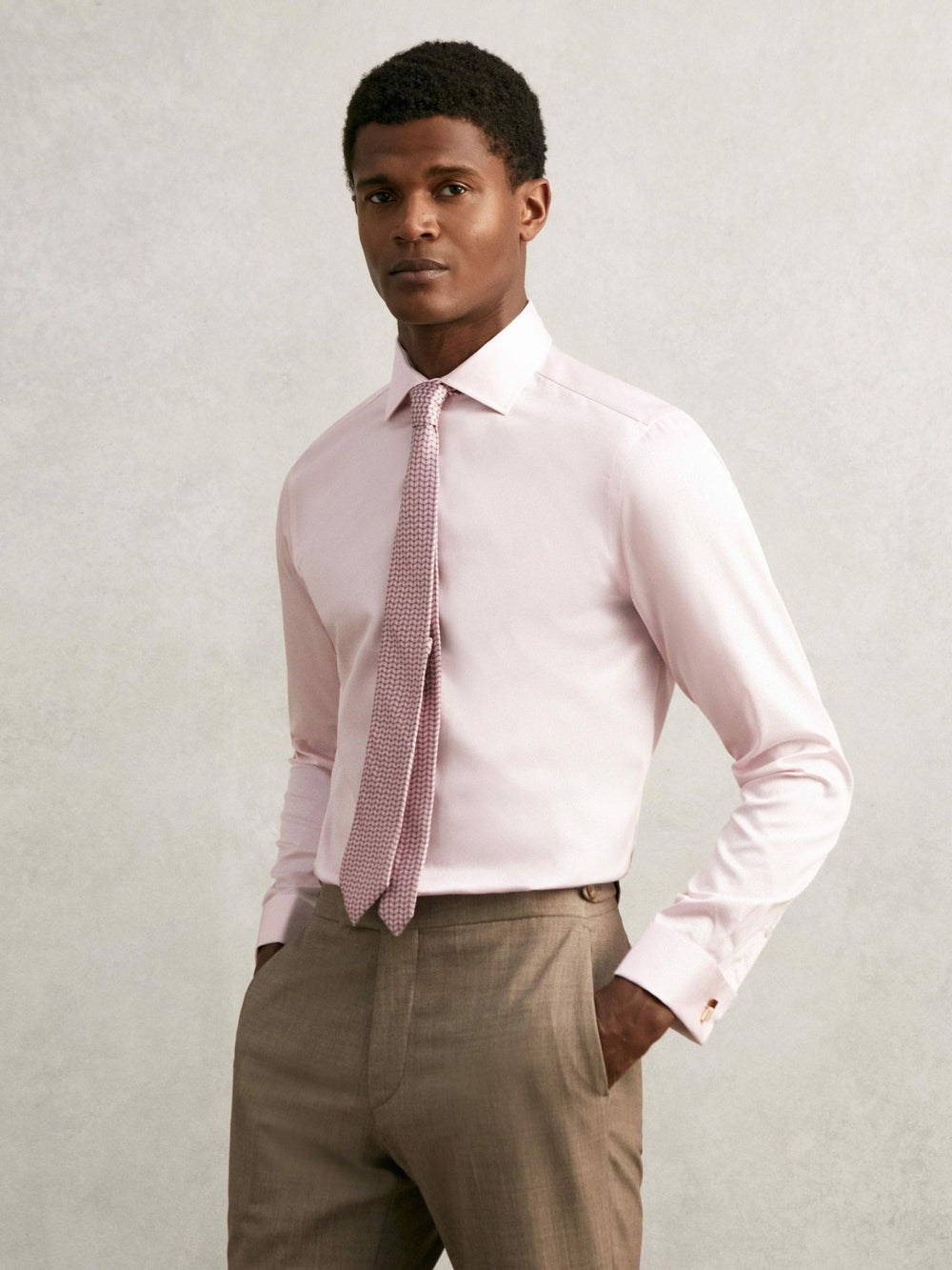 Men Regular Fit Slim-Fit Cotton-Sateen Shirt in Pink