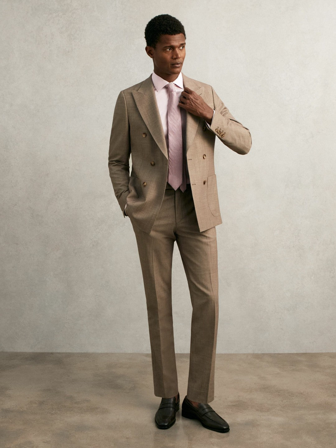 Men Regular Fit Slim-Fit Cotton-Sateen Shirt in Pink