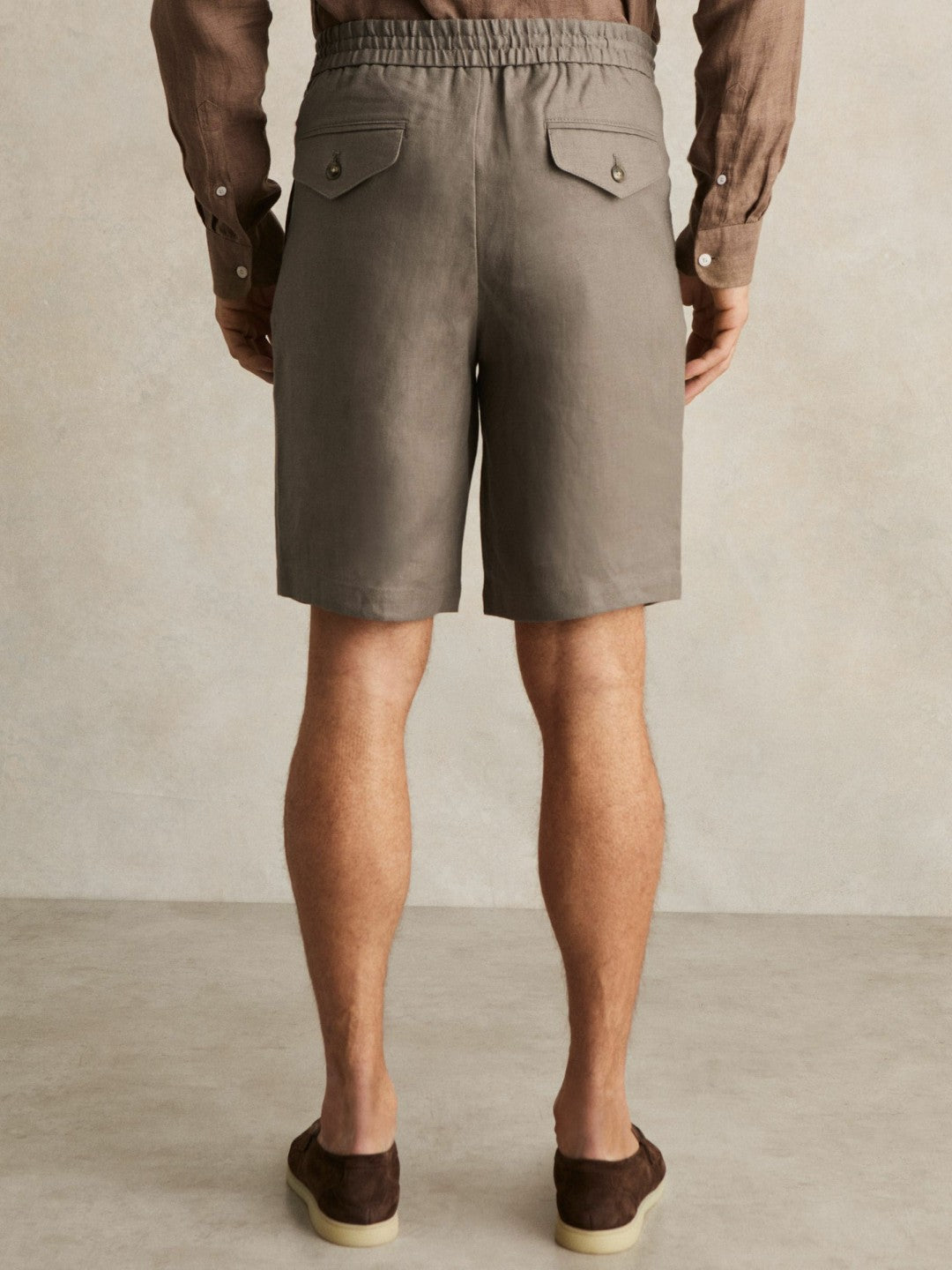 Men Linen Drawstring Shorts in Mushroom Brown