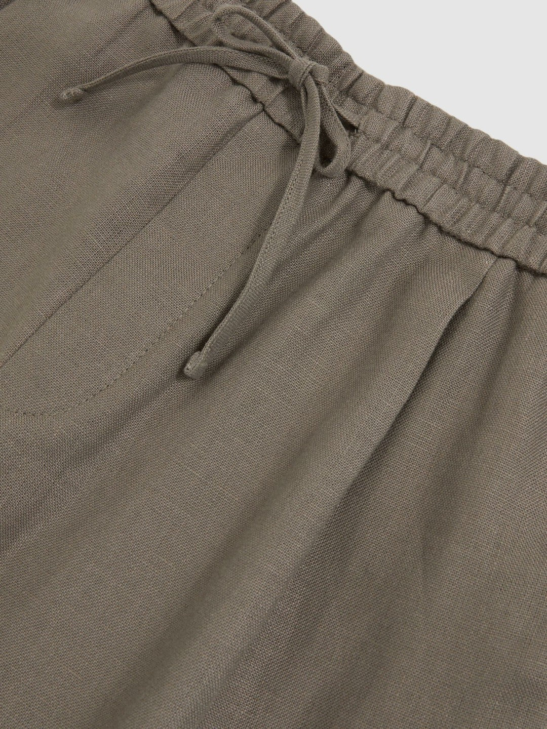 Men Linen Drawstring Shorts in Mushroom Brown