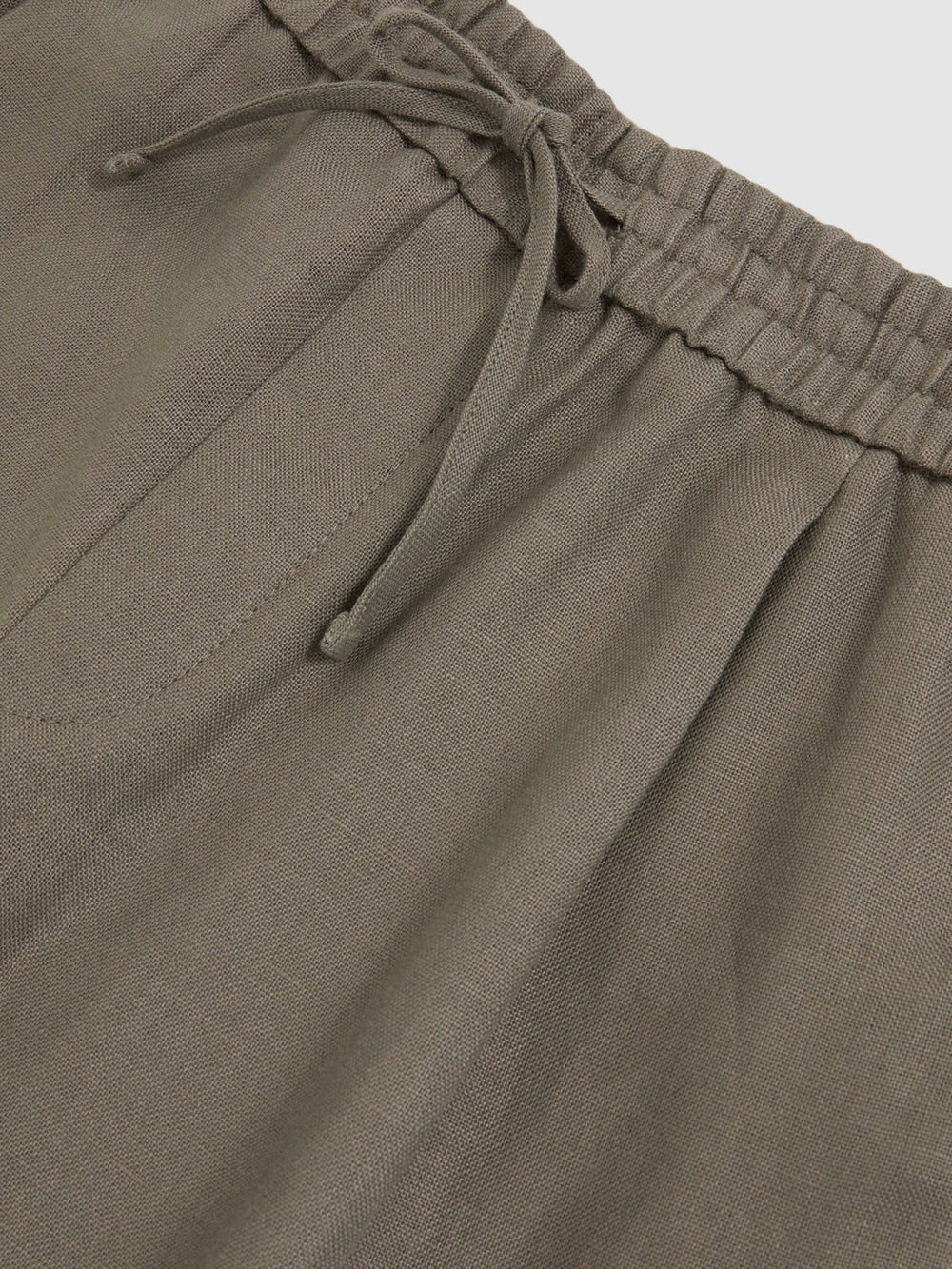 Men Linen Drawstring Shorts in Mushroom Brown