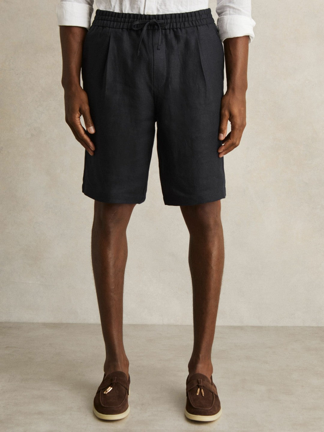 Men Linen Drawstring Shorts in Navy