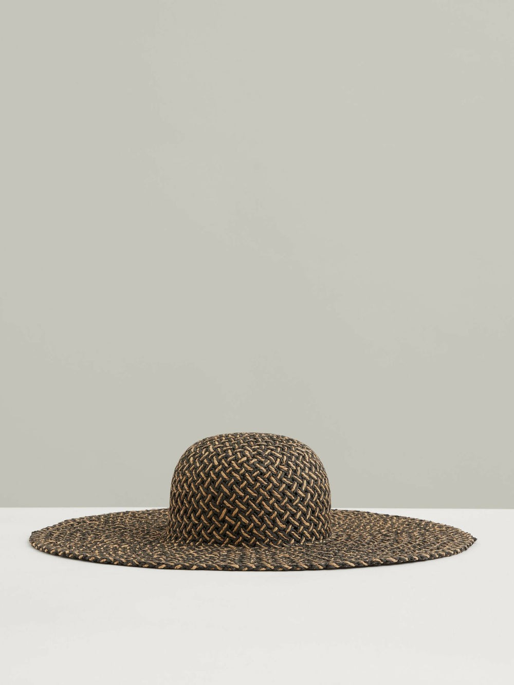 Women Straw Basket-Weave Sun Hat in Black/Natural