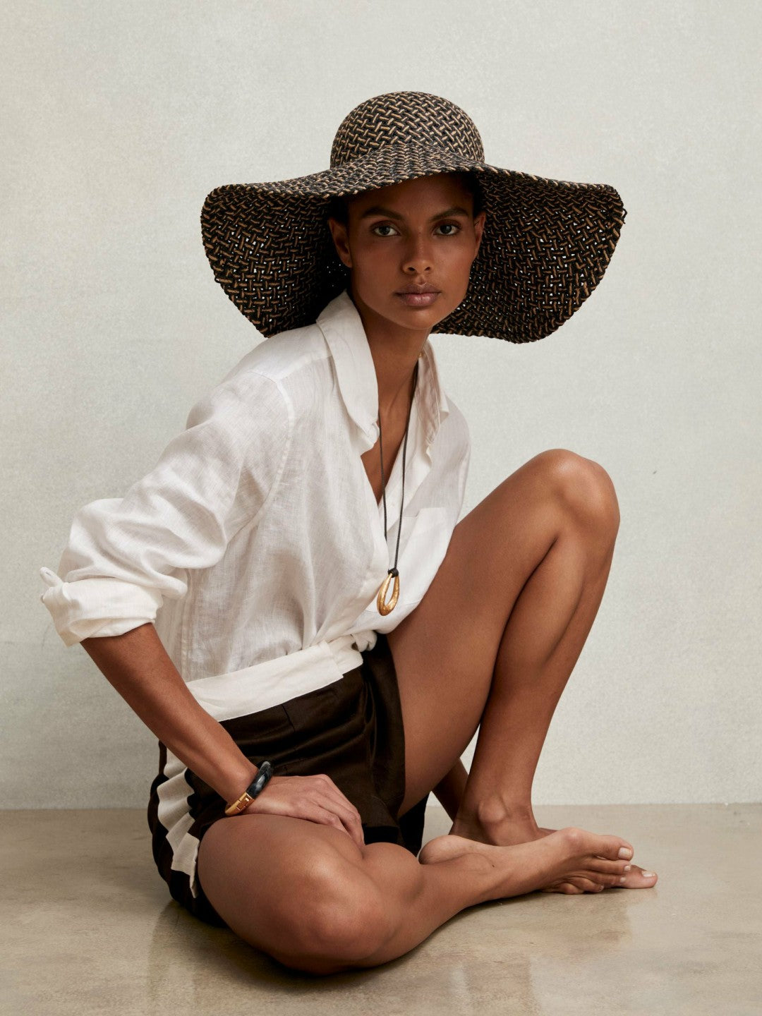 Women Straw Basket-Weave Sun Hat in Black/Natural