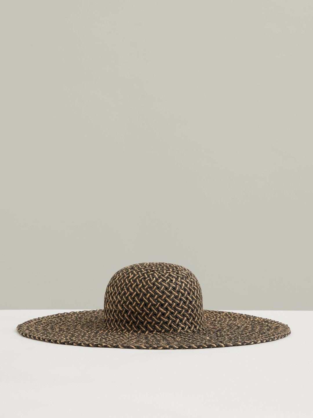 Women Straw Basket-Weave Sun Hat in Black/Natural