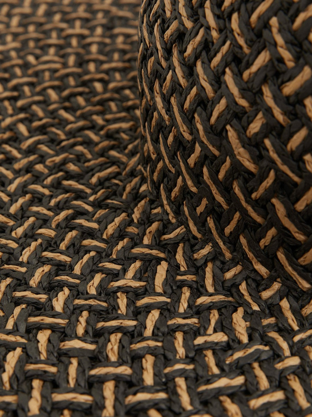 Women Straw Basket-Weave Sun Hat in Black/Natural
