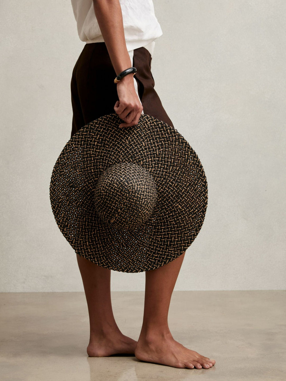 Women Straw Basket-Weave Sun Hat in Black/Natural