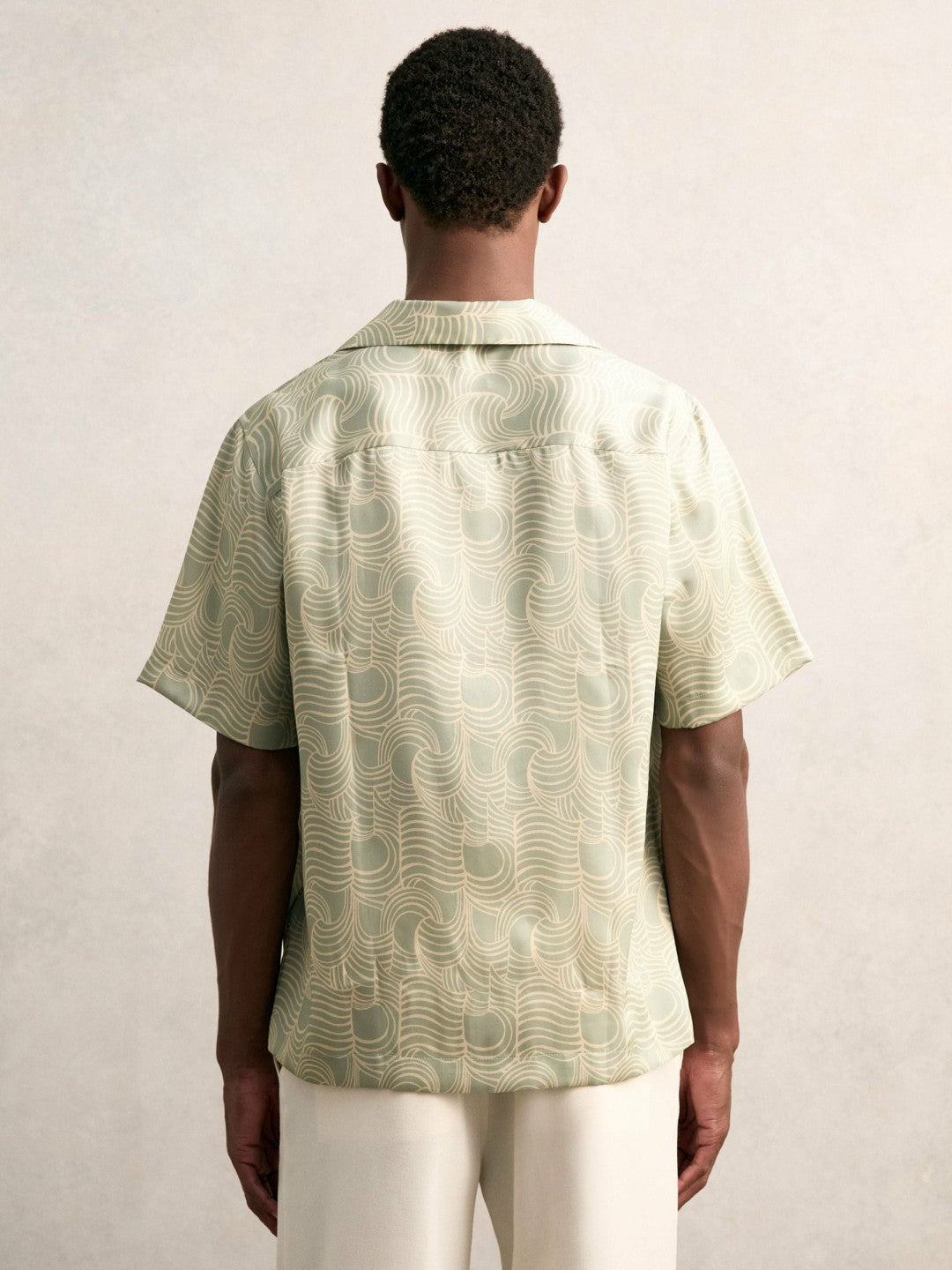 Men Wave Print Cuban Collar Shirt in Sage Green