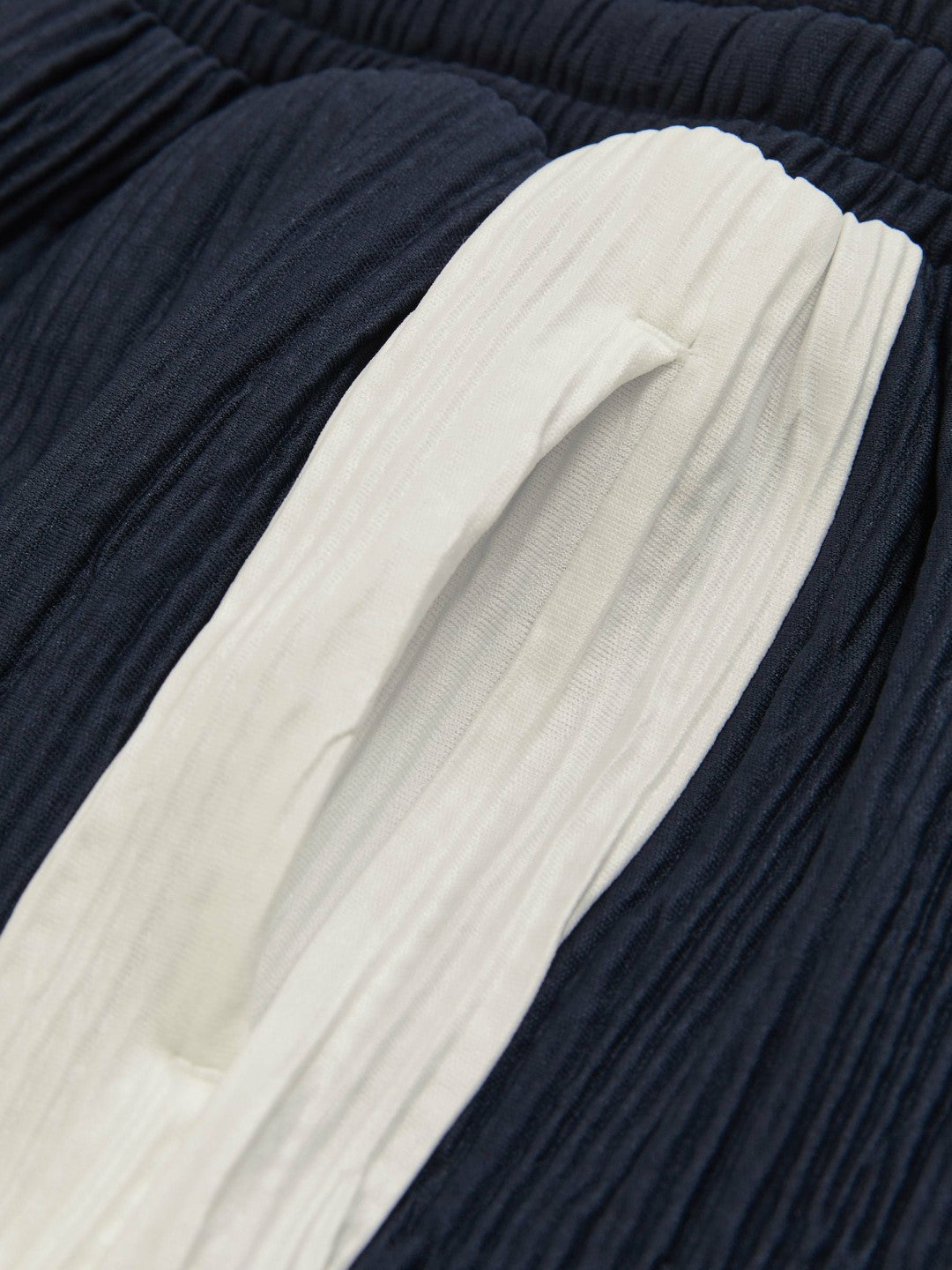 Children & Baby 9-13 yrs Plissé Colour-Block Shorts in Navy/White
