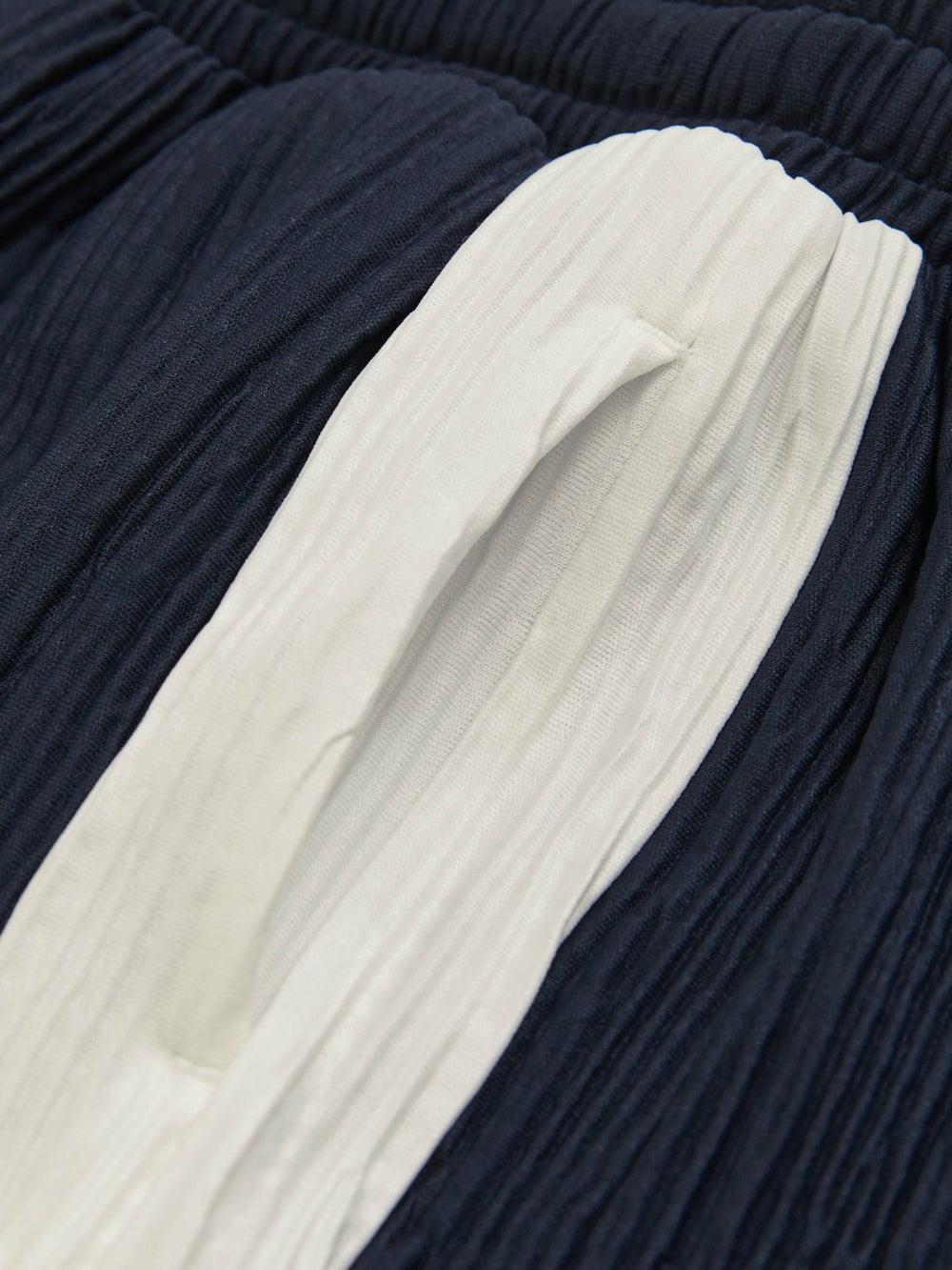 Children & Baby 9-13 yrs Plissé Colour-Block Shorts in Navy/White