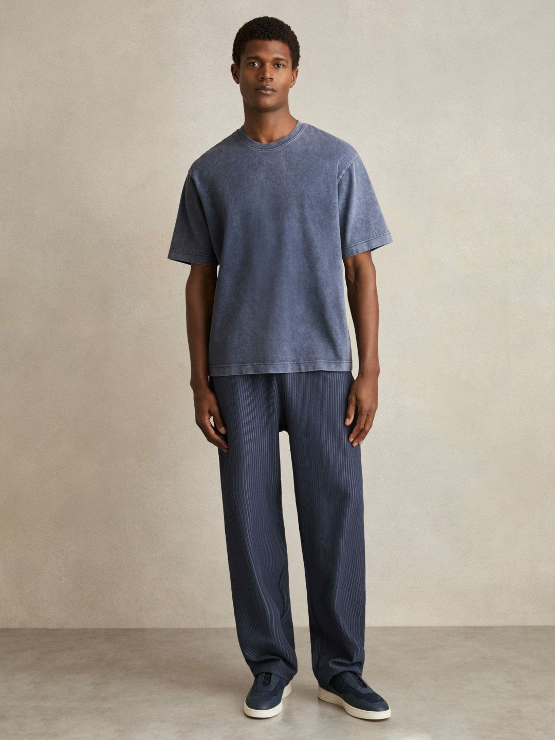 Men Cotton Garment-Dyed Oversize T-Shirt in Indigo Blue