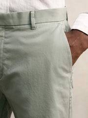 Men Short Length Casual Chino Shorts in Pistachio