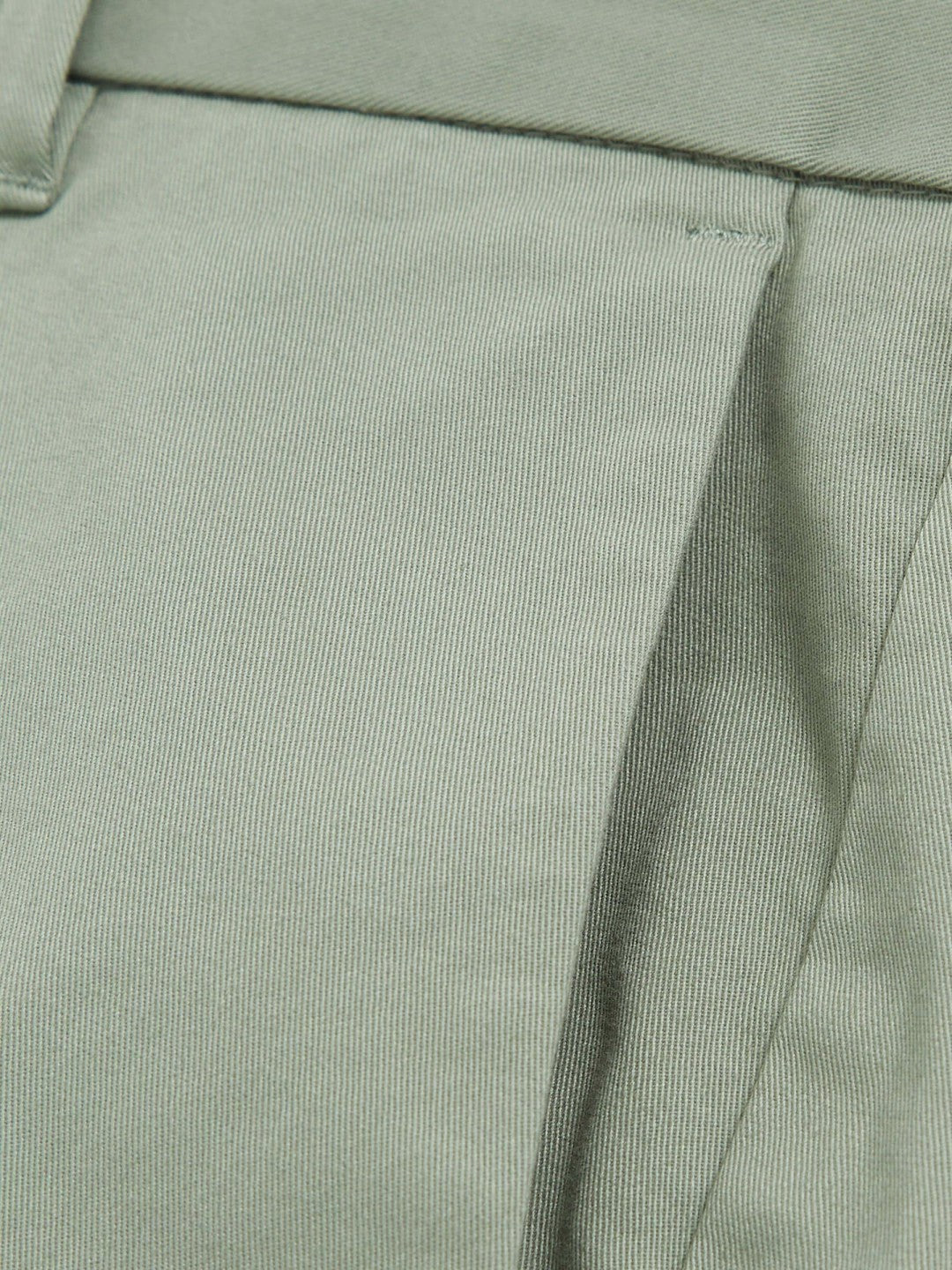Men Short Length Casual Chino Shorts in Pistachio