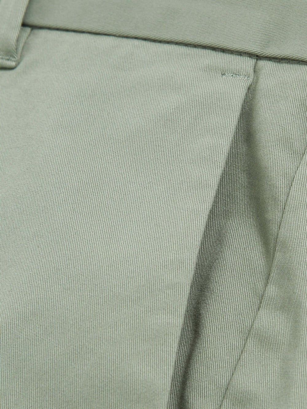 Men Short Length Casual Chino Shorts in Pistachio