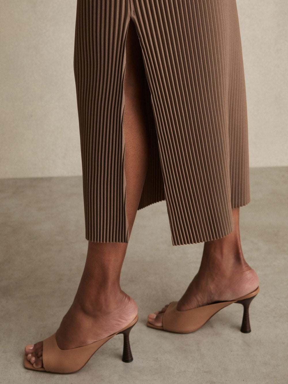 Women Pleated Jersey Midi Skirt in Chocolate