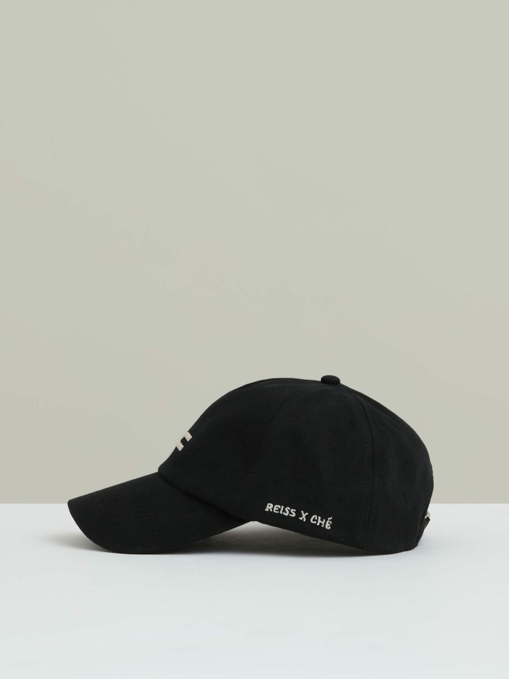 Men | Ché Logo-Embroidered Cap in Black