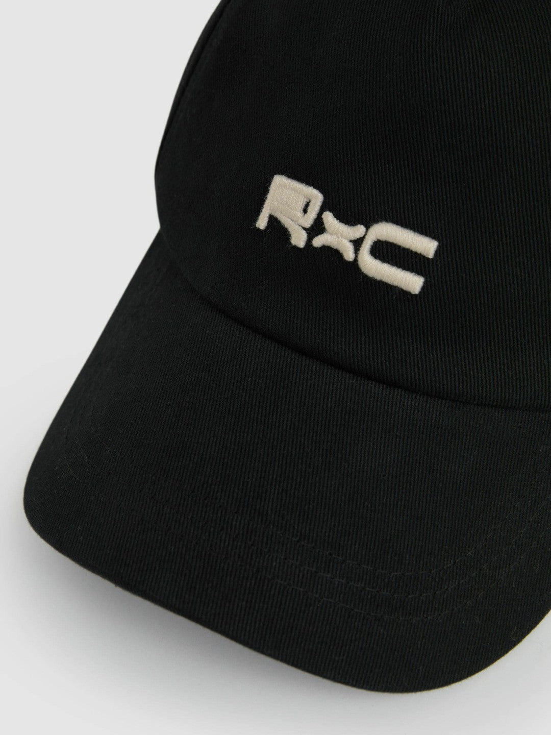 Men | Ché Logo-Embroidered Cap in Black