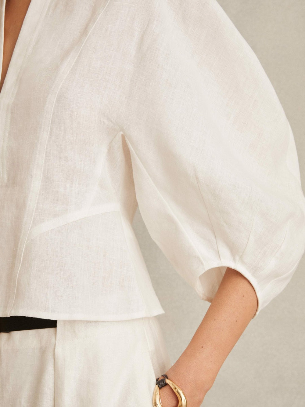 Women Linen Balloon-Sleeve Top in Ivory