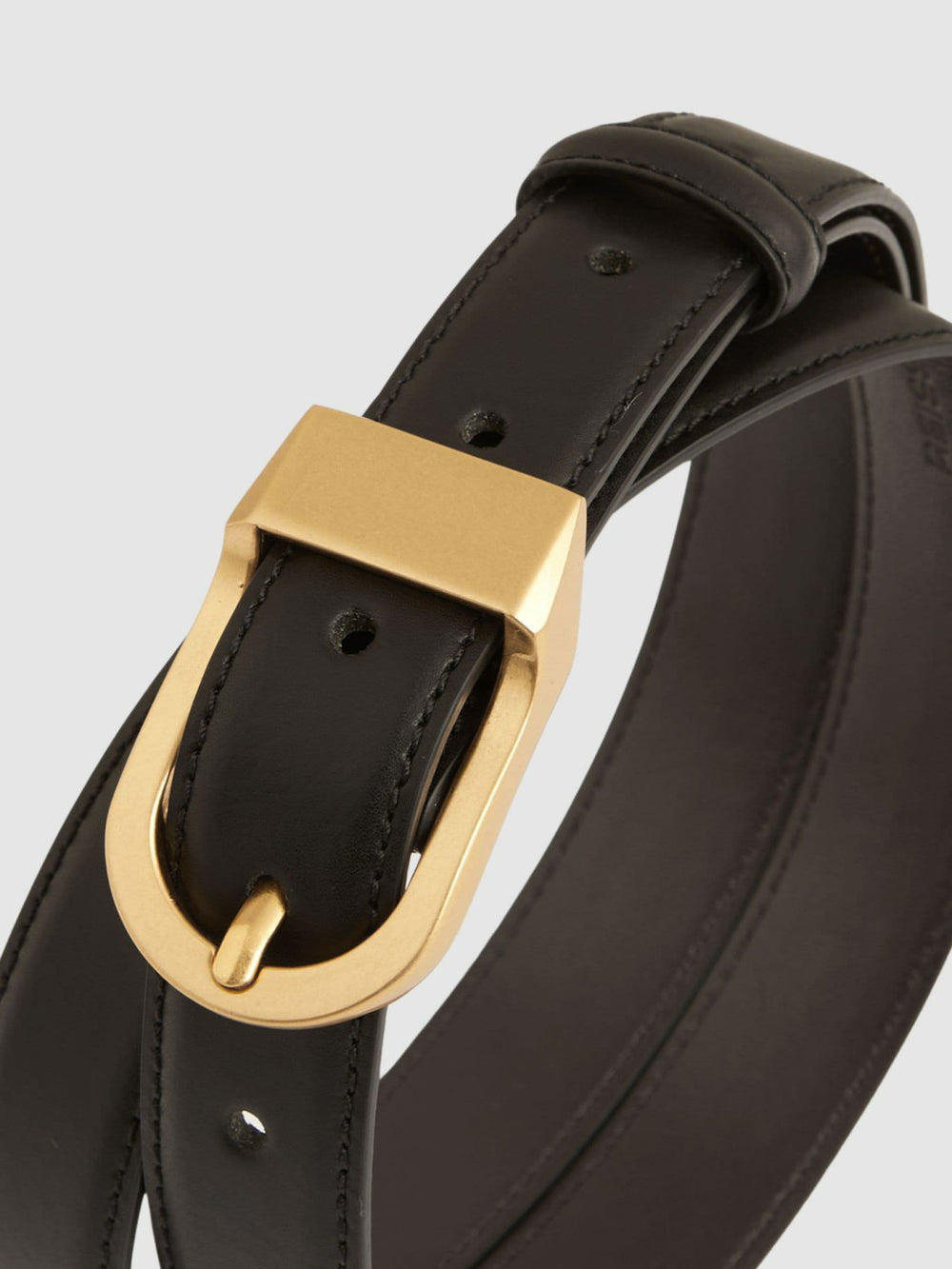 Women Leather Curved-Buckle Belt in Black