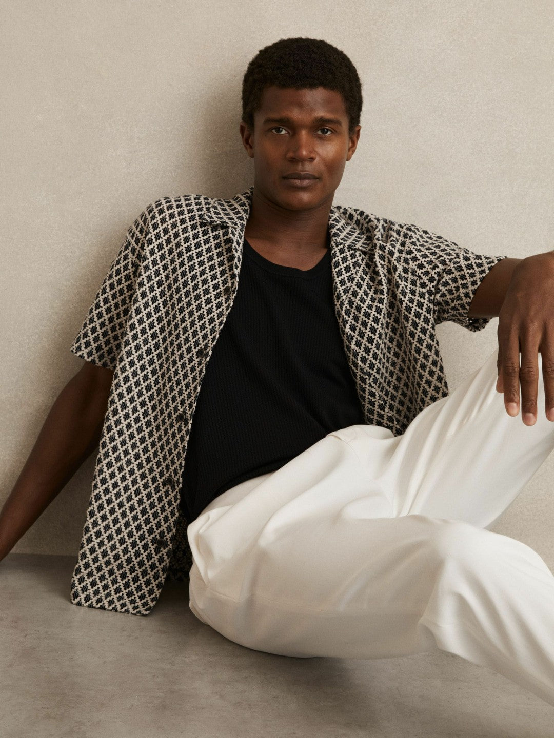 Men Geometric-Crochet Cuban-Collar Shirt in Navy/White