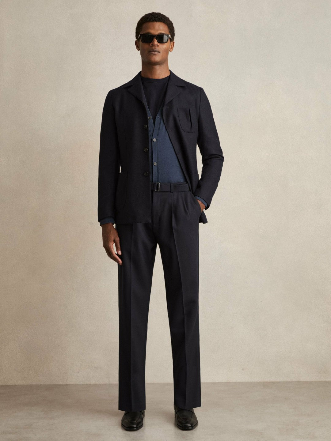 Men Wool-Blend Belted Pleated Trousers Regular-Fit in Navy