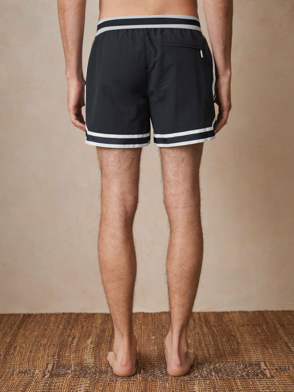 Men | Ché Stripe-Trim Swim Shorts in Navy