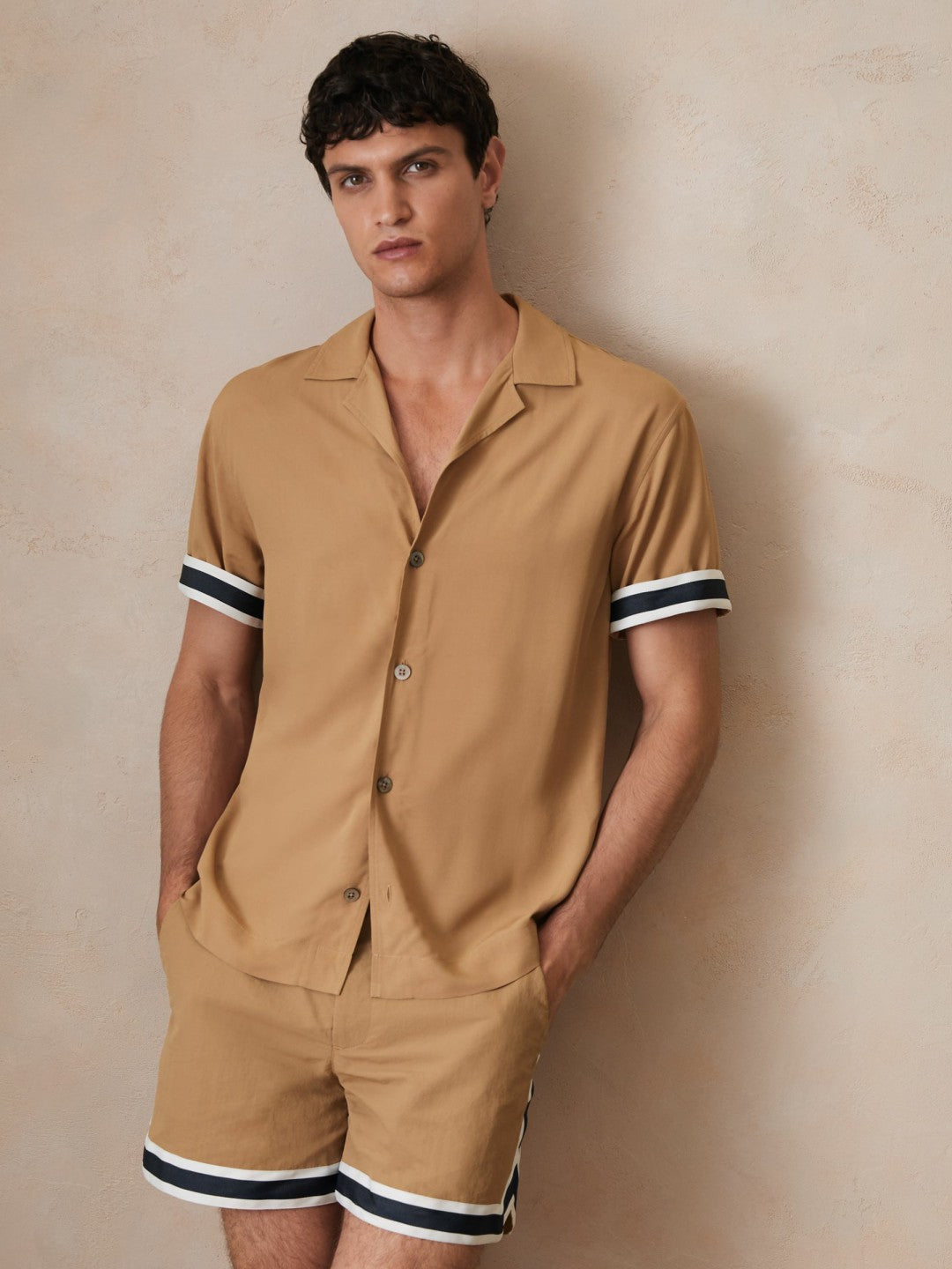 Men | Ché Stripe-Cuff Shirt in Camel