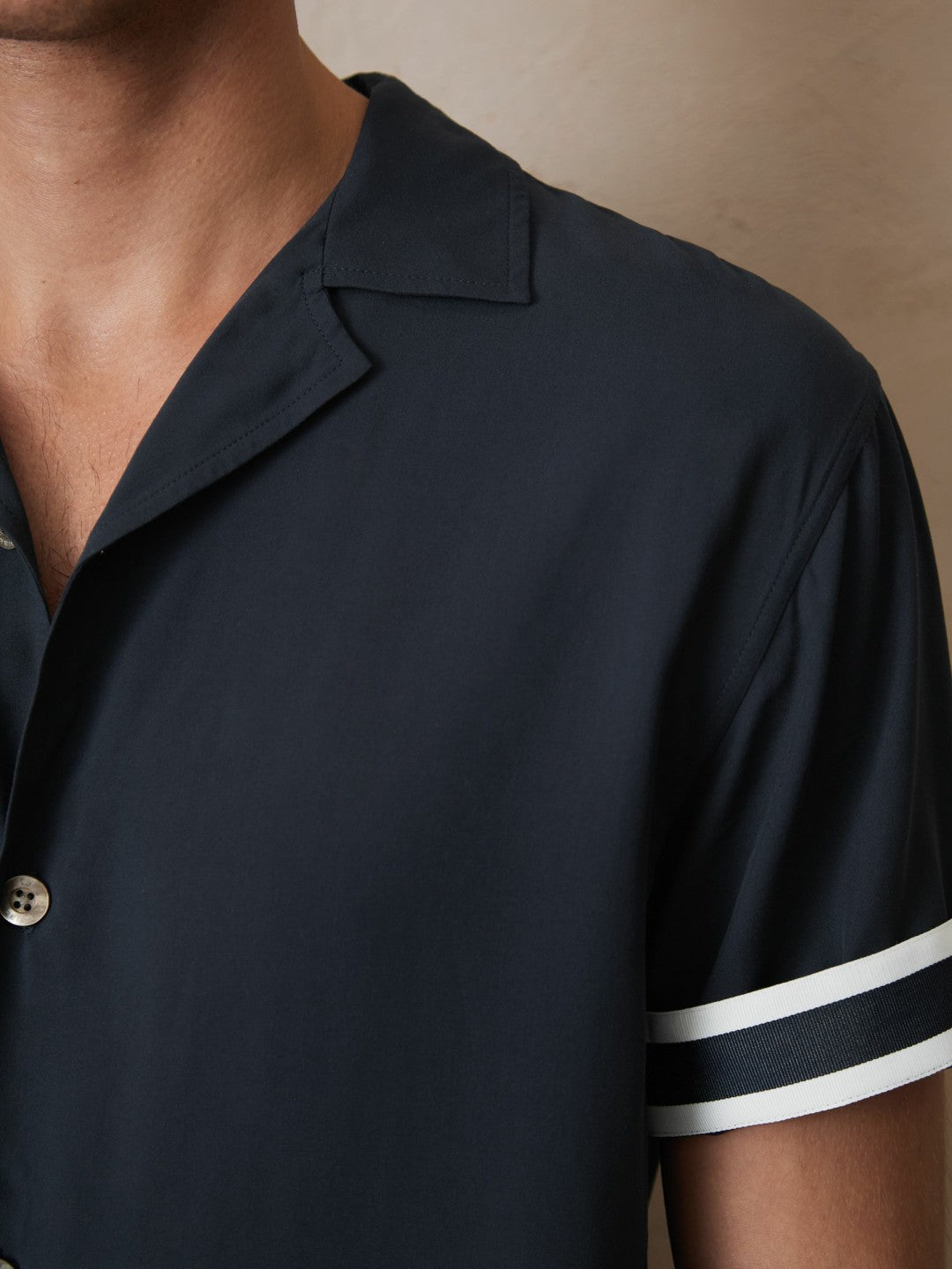 Men | Ché Stripe-Cuff Shirt in Navy
