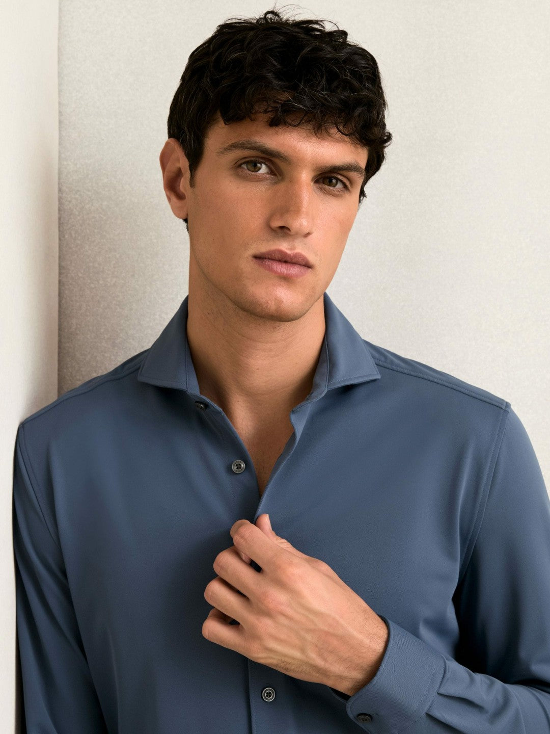 Men Stretch Jersey Cutaway-Collar Shirt in Dark Airforce Blue