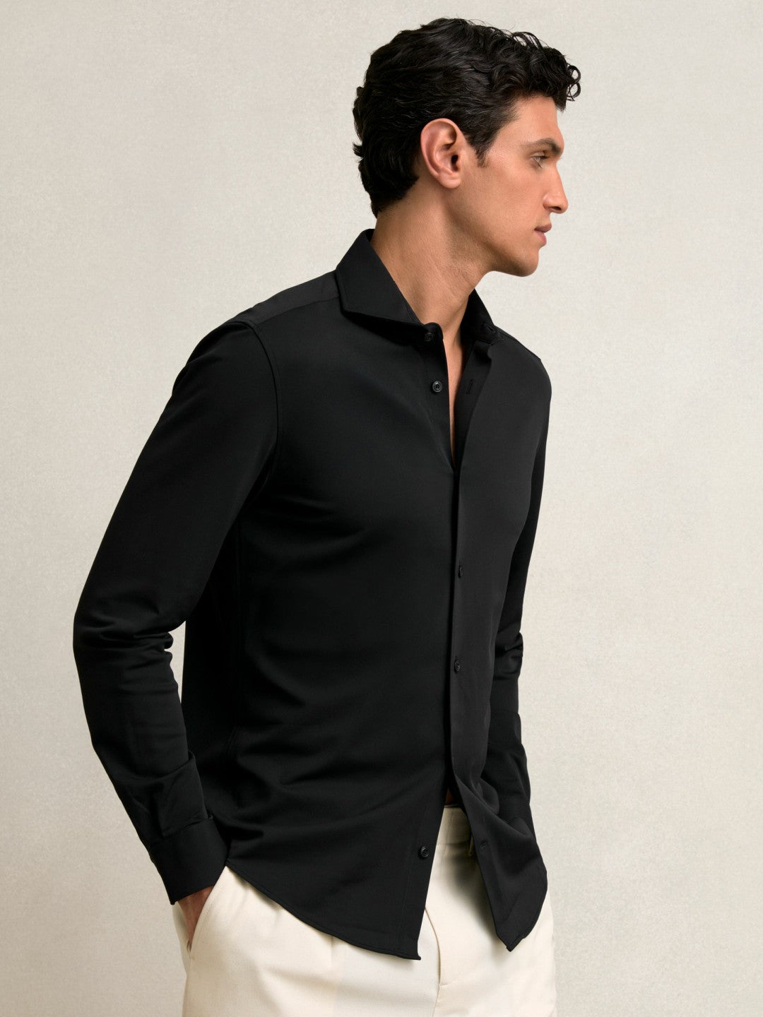 Men Stretch Jersey Cutaway-Collar Shirt in Black
