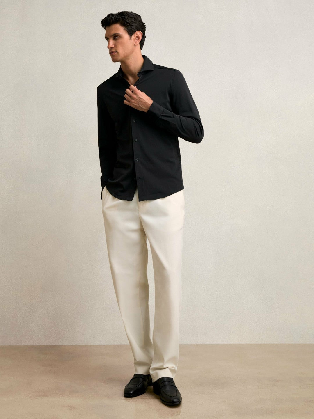 Men Stretch Jersey Cutaway-Collar Shirt in Black