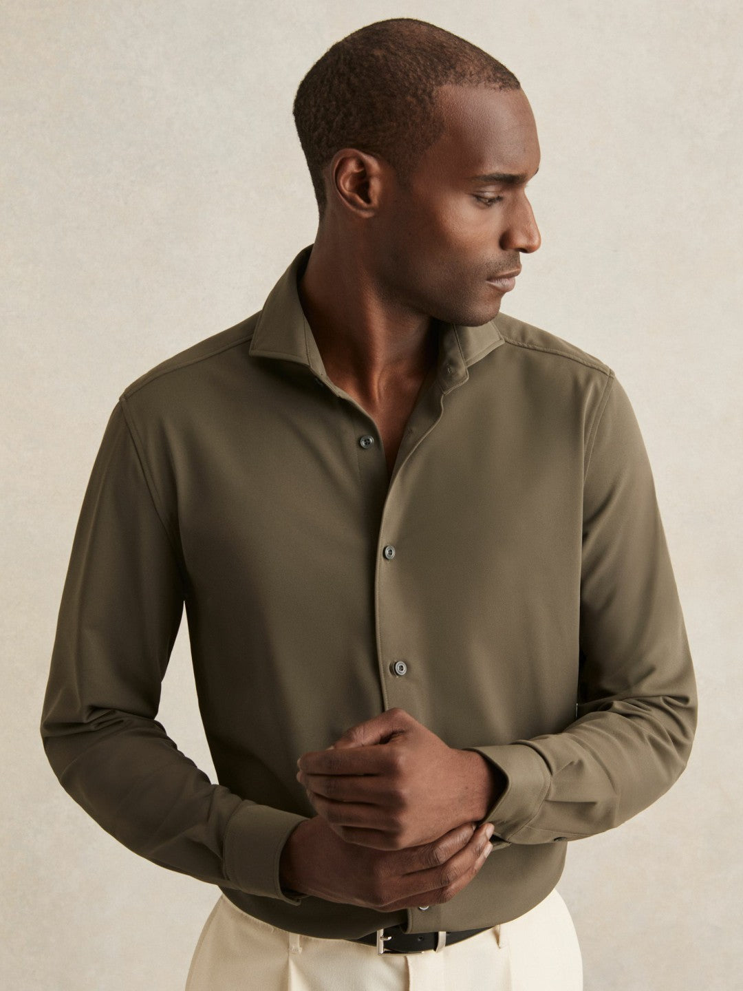 Men Stretch Jersey Cutaway-Collar Shirt in Olive Green