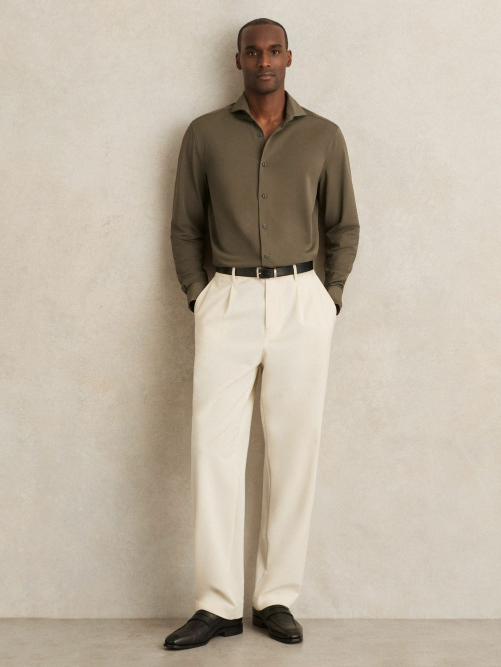 Men Stretch Jersey Cutaway-Collar Shirt in Olive Green