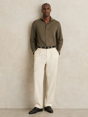 Men Stretch Jersey Cutaway-Collar Shirt in Olive Green