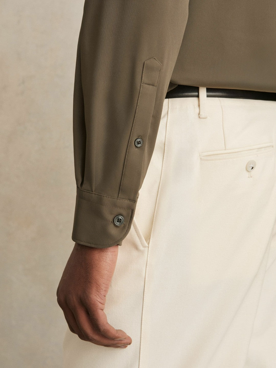 Men Stretch Jersey Cutaway-Collar Shirt in Olive Green