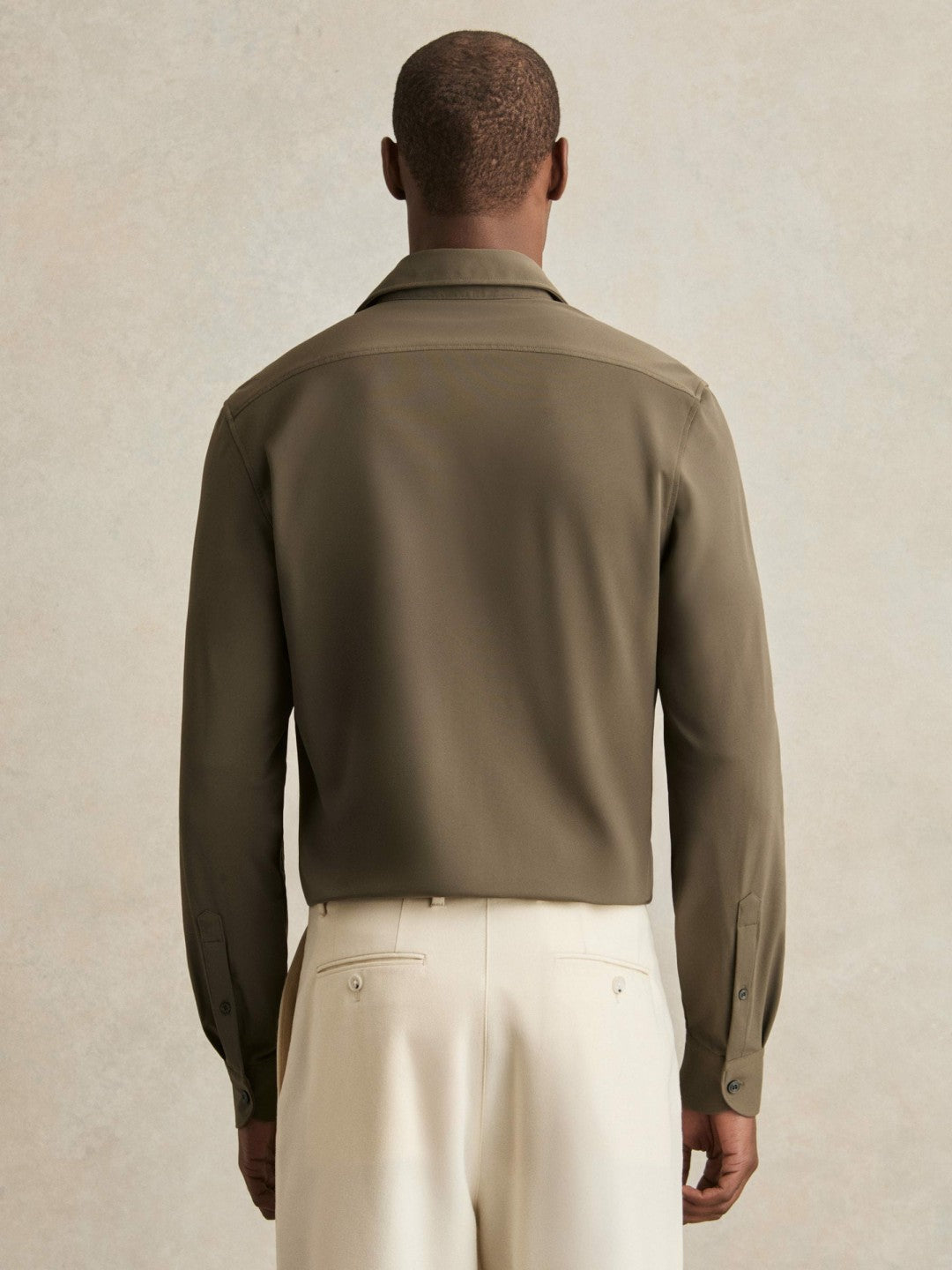 Men Stretch Jersey Cutaway-Collar Shirt in Olive Green
