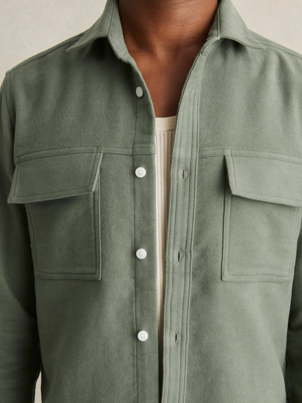 Men Moleskin-Cotton Twin-Pocket Overshirt in Green