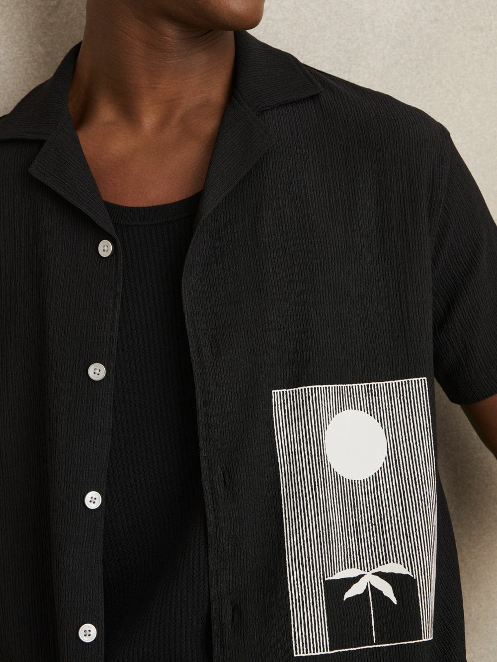 Men Graphic Print Cuban-Collar Shirt in Black